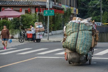 Chengdu 'da ağır yük taşımak ve taşımak