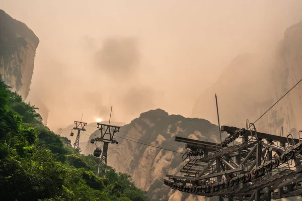 Téléphérique jusqu'au sommet de la montagne Huashan — Photo