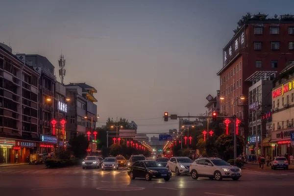 西安市内の夜の交通 — ストック写真