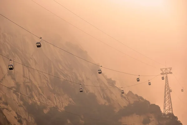 Téléphérique jusqu'au sommet de la montagne Huashan — Photo