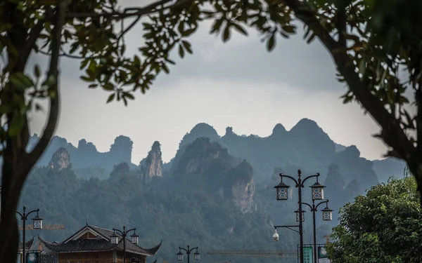 Atemberaubende Karstfelsformationen in wulingyuan — Stockfoto