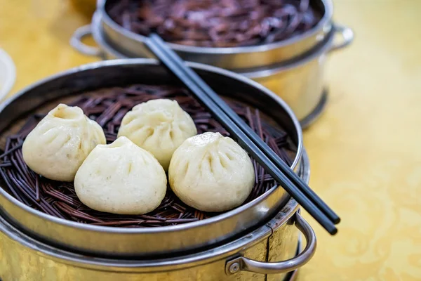 Deliziosi panini tradizionali baozi cinesi — Foto Stock
