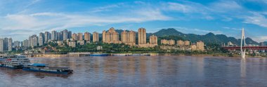 Yangtze nehrindeki Chongqing kasabasının panoraması.