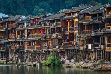 Fenghuang 'da tarihi ahşap Diaojiao evleri