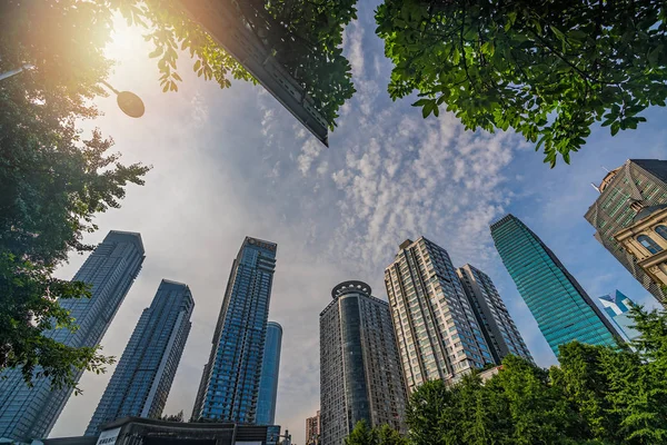 Chongqing şehrindeki modern ticari binalar — Stok fotoğraf