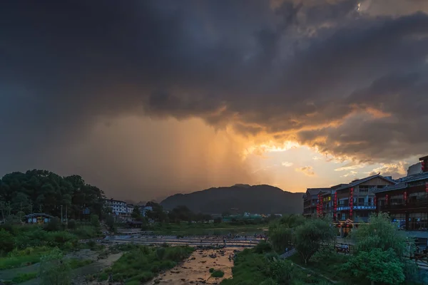 Coucher de soleil sur la rivière à Wullingyuan, Chine — Photo