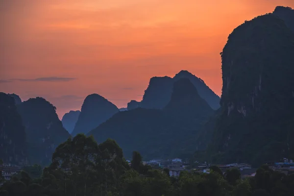 Yangshuo paisaje panorama al atardecer —  Fotos de Stock