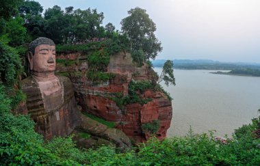 Görkemli Dev Leshan Buda.