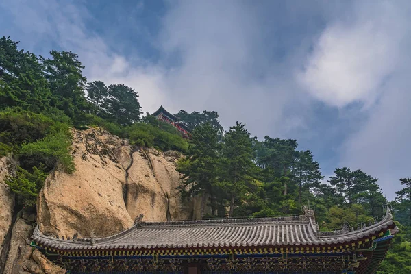 Dach świątyni na Zachodnim Szczycie w Huashan górze — Zdjęcie stockowe