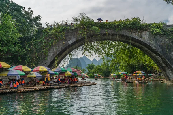 Yangshuo Çin Ağustos 2019 Yangshuo Manzaralı Yulong Nehri Boyunca Tarihi — Stok fotoğraf