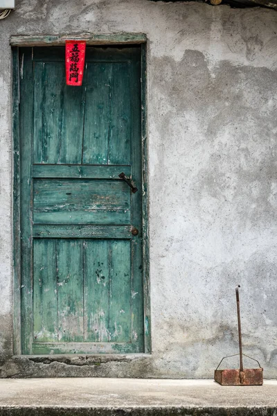 Yangshuo China Agosto 2019 Cerrado Puertas Madera Verde Casa Estilo — Foto de Stock