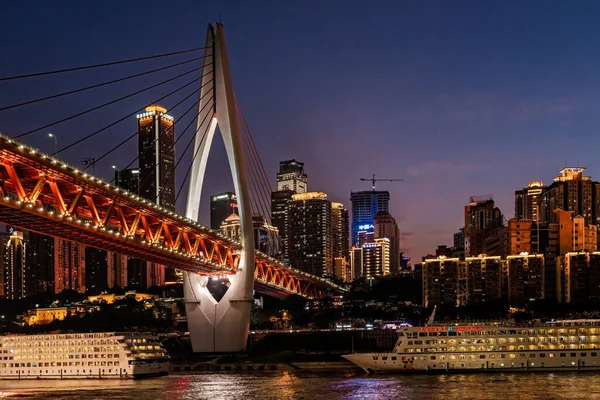 Chongqing China Augustus 2019 Verlichte Dongshuimen Brug Machtige Yangtze Rivier — Stockfoto