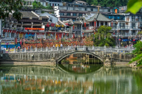 Yangshuo Kína 2019 Augusztus Ősi Íves Híd Folyó Felett Yangshuo — Stock Fotó