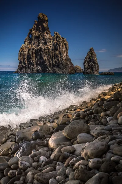 Kardeşim kayalar Madeidar sahilinde — Stok fotoğraf