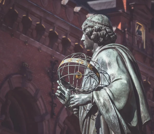 Nicolaus Copernicus heykele Torun's Old Town, Polonya