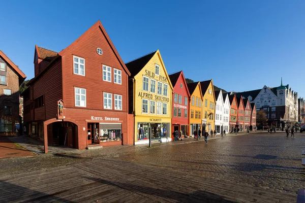 Bryggen, Bergen, Norveç - Kasım 2019. Unesco 'nun ahşap evleri