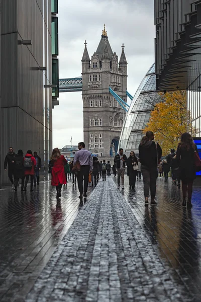 Londen, Engeland - november 2019. Een toren van beroemde Tower Bridg — Stockfoto