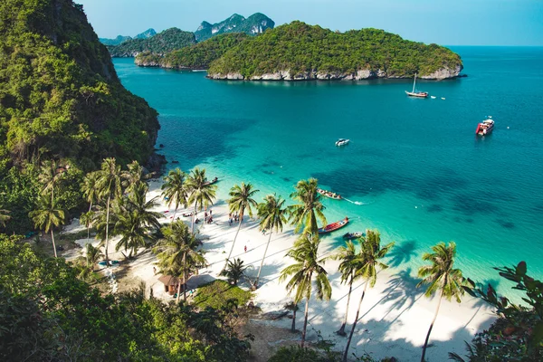 Beach in the morning sun — Stock Photo, Image