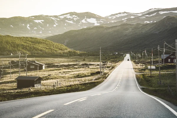 Road in Noorse hooglanden — Stockfoto