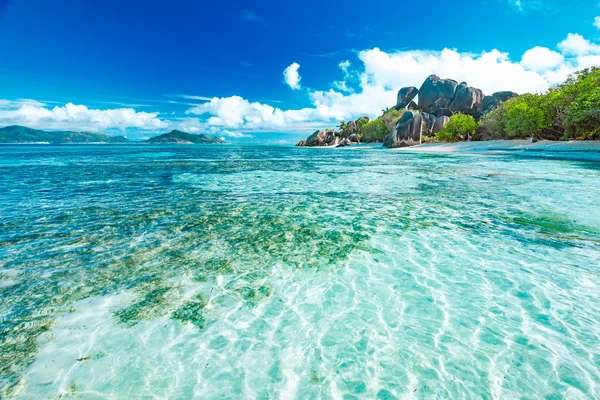 Bella spiaggia delle Seychelles — Foto Stock