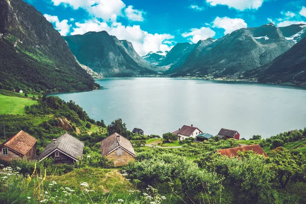 Incrível lago norueguês — Fotografia de Stock