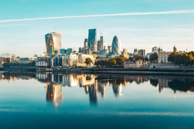 Kule köprü Thames Nehri'nin