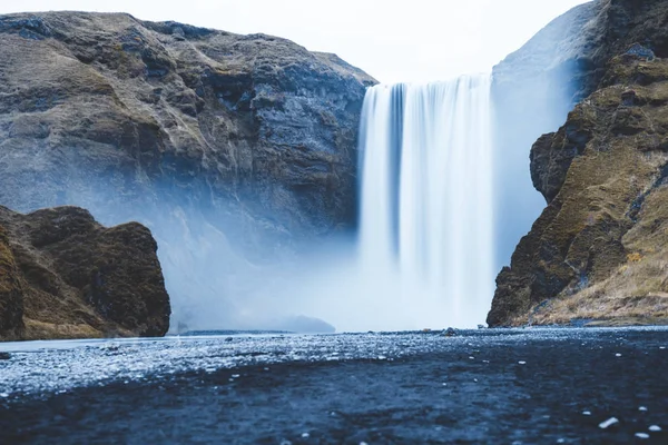 Potente Cascada Skogafoss Salpicaduras Islandia — Foto de Stock