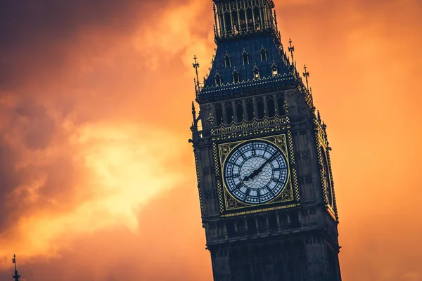 Det Berömda Klocktornet Big Ben Dramatiska Himmel Solnedgången — Stockfoto