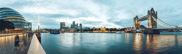 Margens Rio Tâmisa Com Tower Bridge Pôr Sol Londres — Fotografia de Stock