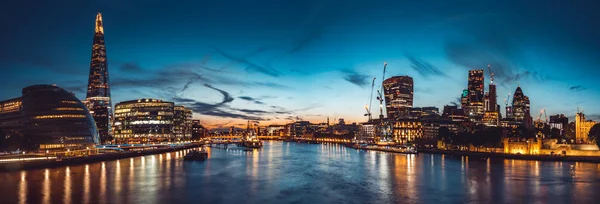 The banks of river Thames — Stock Photo, Image