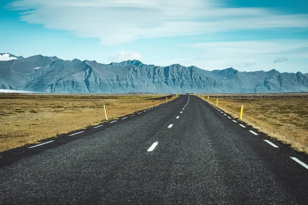 Порожній Дорога Проходить Через Дивовижний Краєвид Ісландії — стокове фото