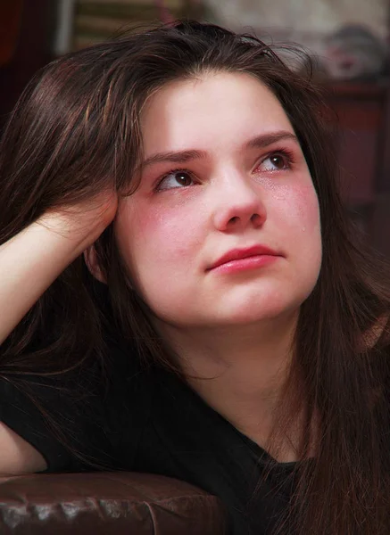 Chica triste llorando —  Fotos de Stock