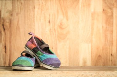 Çocuk ayakkabı ahşap açayım.