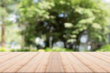 Masa üstü yeşil arka plan, ürün vermek için boşluk bulanık