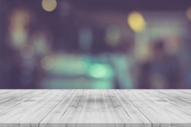 Siyah ve beyaz boş ahşap masa üstü arka plan bulanık