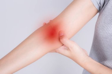 dirsek ağrı, ekstansiyon carpi komplikasyon brevis ile Asyalı kadın