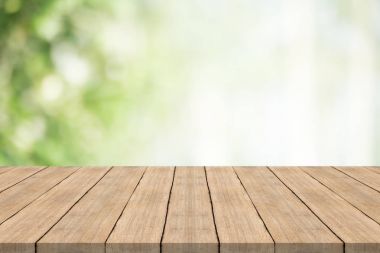 Doğa yeşil üzerinde ahşap masa üstü arka plan bulanık