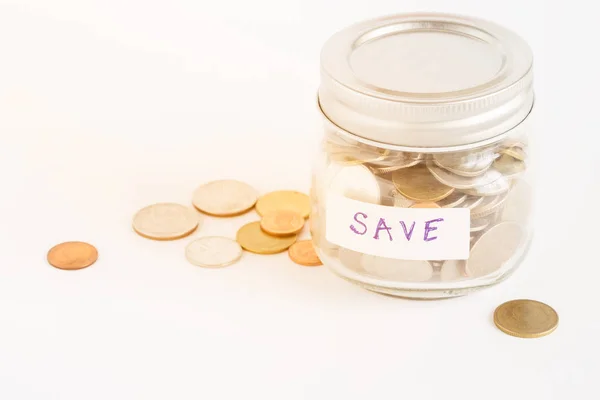 Alcancía de vidrio sobre fondo blanco, ahorrando concepto de dinero — Foto de Stock