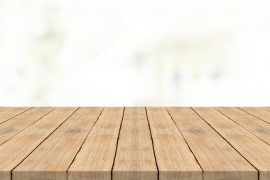 Boş ahşap masa top beyaz bulanık arka planda, montaj için ürün