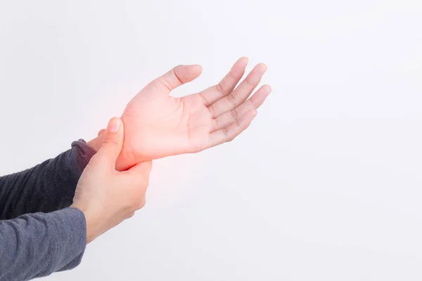 Mujer manos dolor en fondo blanco oficina síndrome concepto —  Fotos de Stock