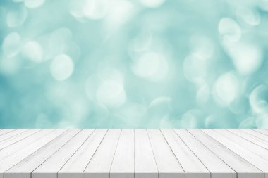 Boş beyaz masa üstü arka plan bulanık montaj ürün alan üzerinde