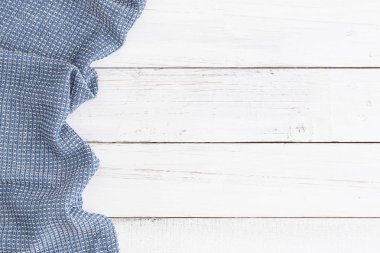 Masa örtüsü mavi beyaz masa ahşap, üstten görünüm ve kopya alanı arka planı için