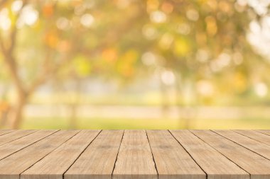 Ahşap masa doğa üstü boş Garden arka plan bulanık