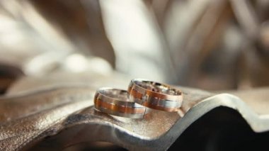 Alyans metal vazoya yalan