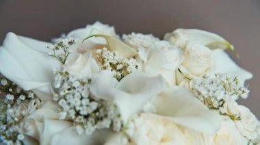 güzel bir buket beyaz gül