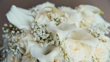 güzel bir buket beyaz gül