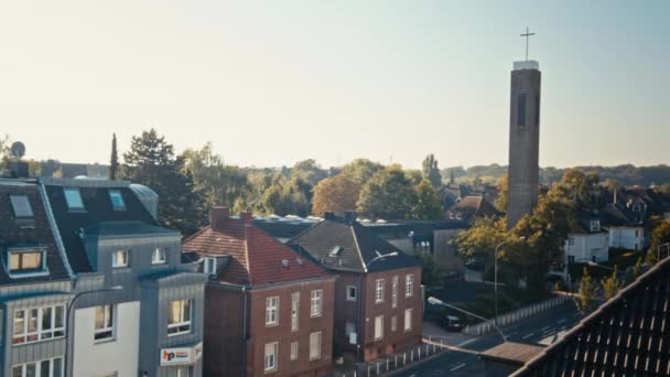 Essen Tyskland utsikten från fönstret på gatan — Stockvideo