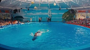 Yunuslar Dolphinarium gerçekleştirmek