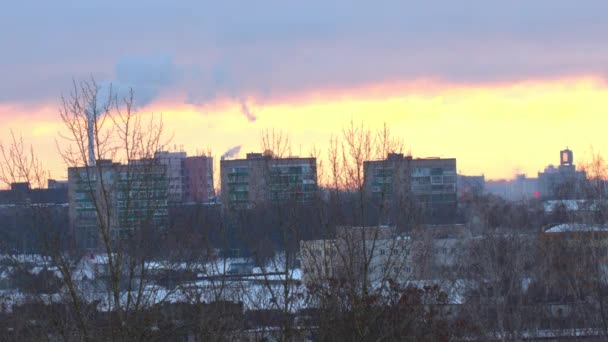 在城里，冬天的早晨黎明 — 图库视频影像