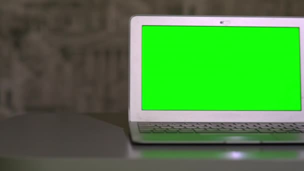 The laptop is on the table, lying next to the mouse the chromakey — Stock Video